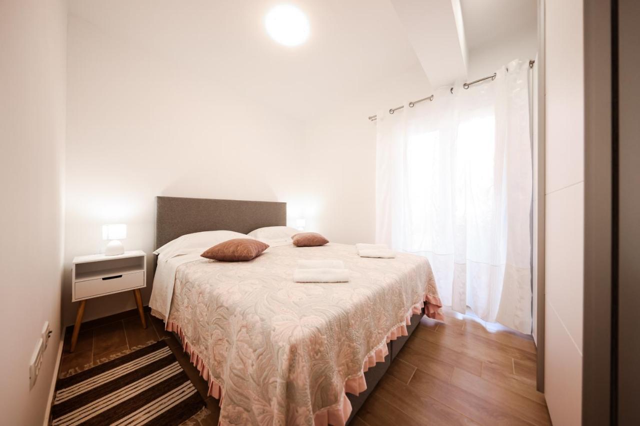 Apartment Puntamika Villa De Rosa - Ground Floor ザダル エクステリア 写真