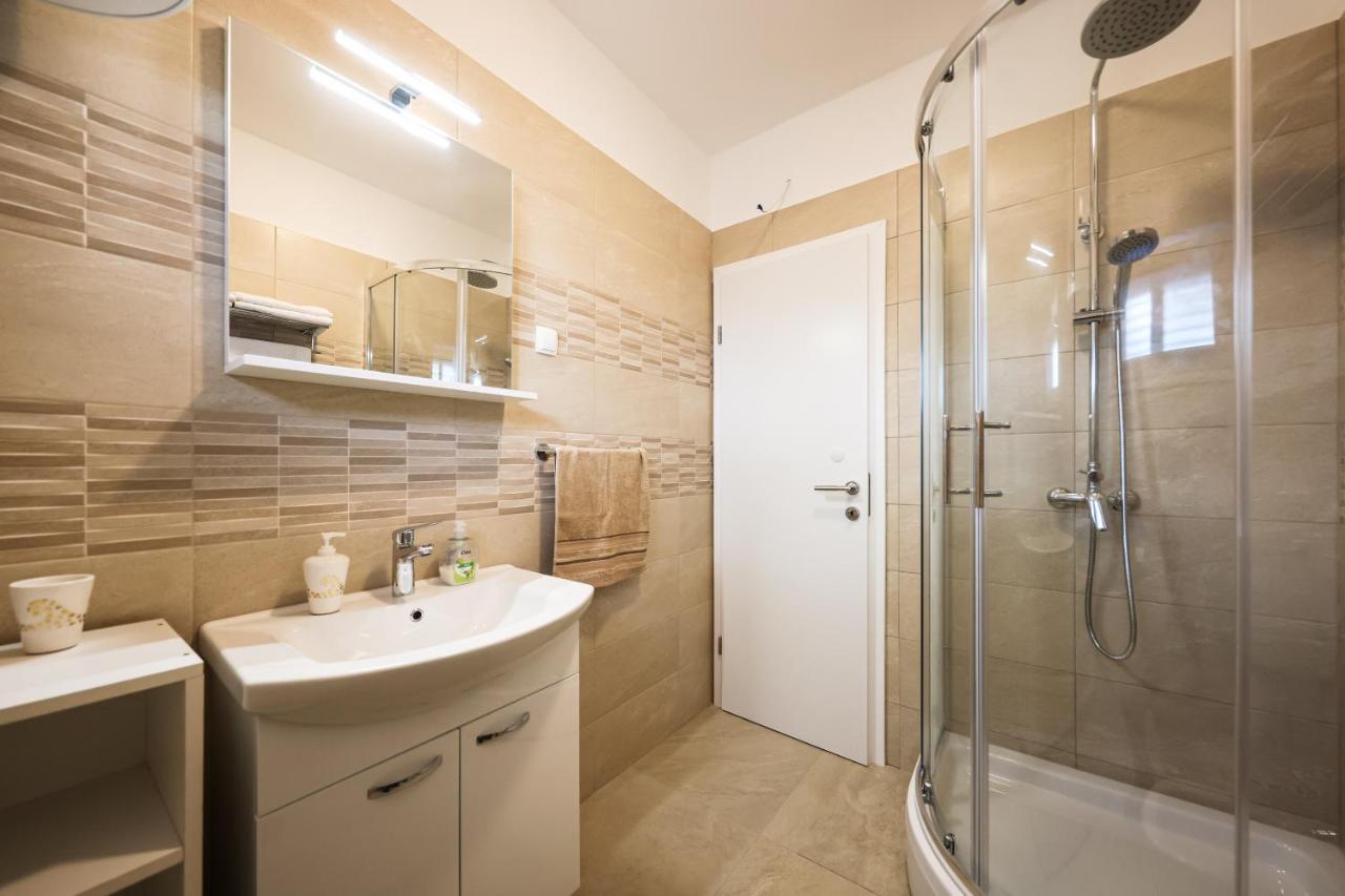 Apartment Puntamika Villa De Rosa - Ground Floor ザダル エクステリア 写真